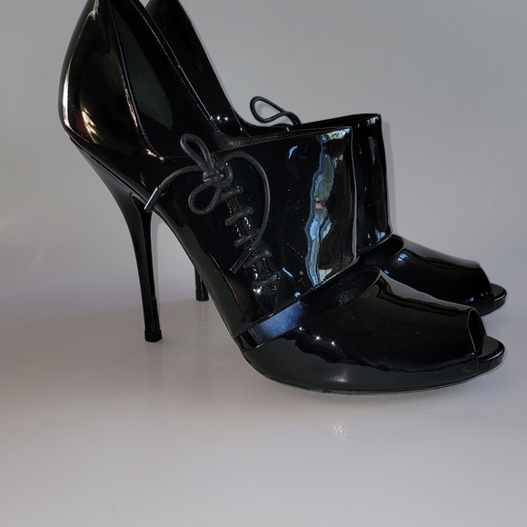 Black Patent GUCCI Split Pumps - Picture 2 of 15